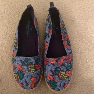 AMERICAN EAGLE pineapple slip on espadrilles